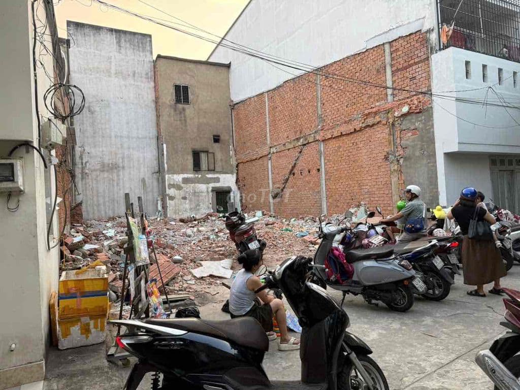 Bán 2 lô đất mới đẹp Đường Trường Chinh, Hẻm xe tải vào nhà