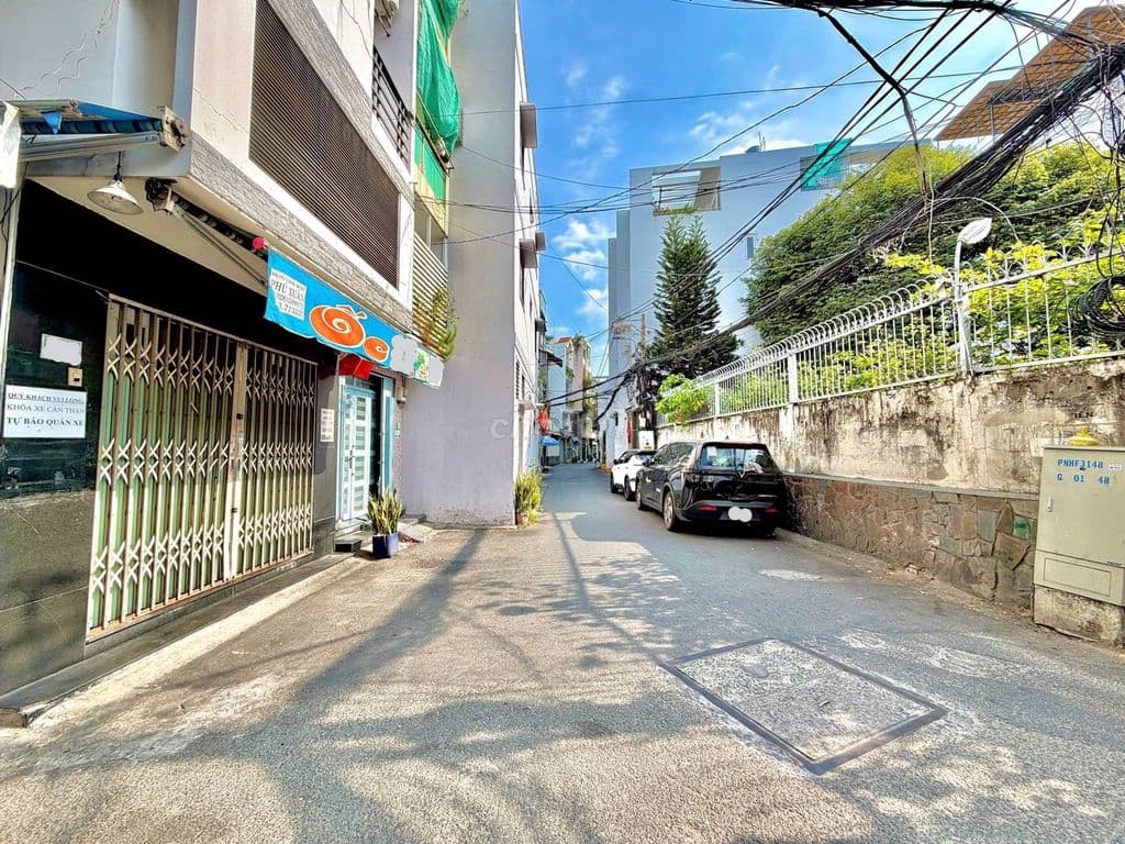 ĐỐ TÌM RA CĂN THỨ 2 - 4 TẦNG LẦU - HXH - GẦN 30M2 Ở PN - NHANH THÌ CÒN