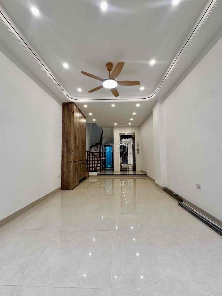 Nhà đẹp Ngọc Thuỵ - 7 tầng thang máy - Gần phố