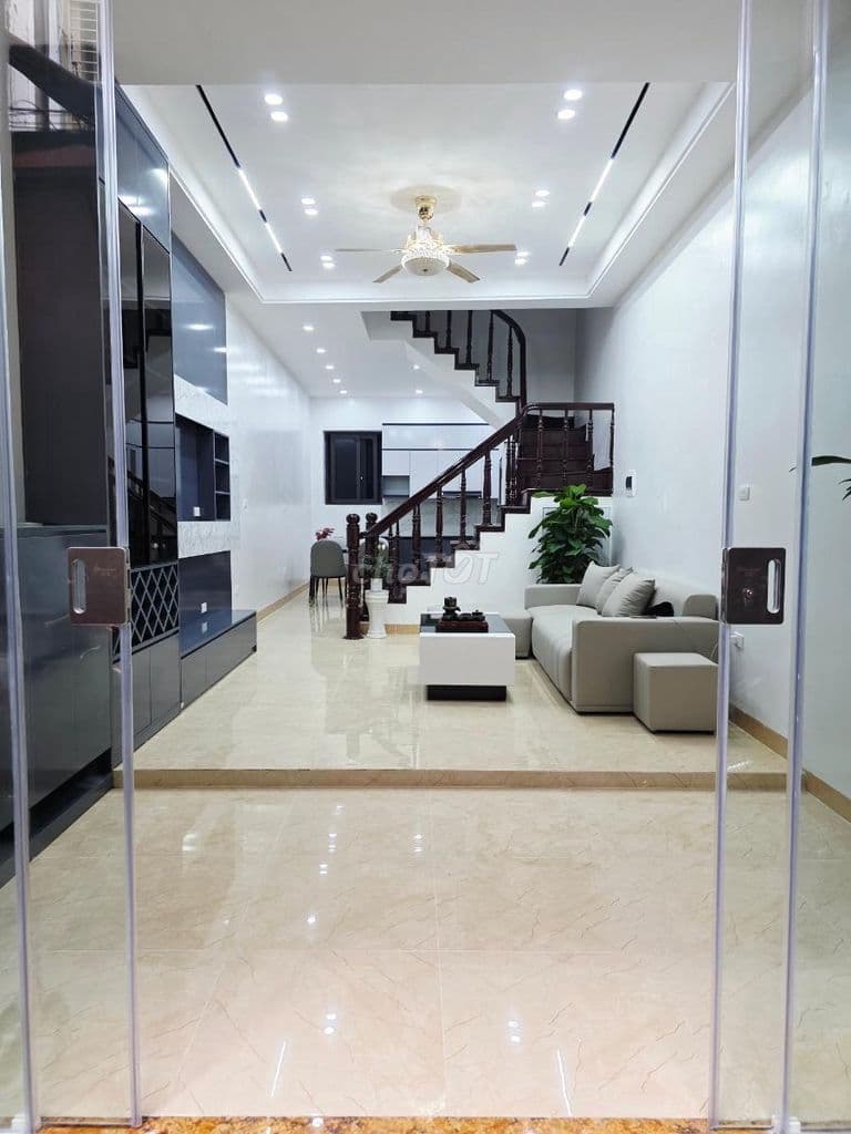 52m, 4 tầng, 10,2 tỷ Trung tâm Đống Đa