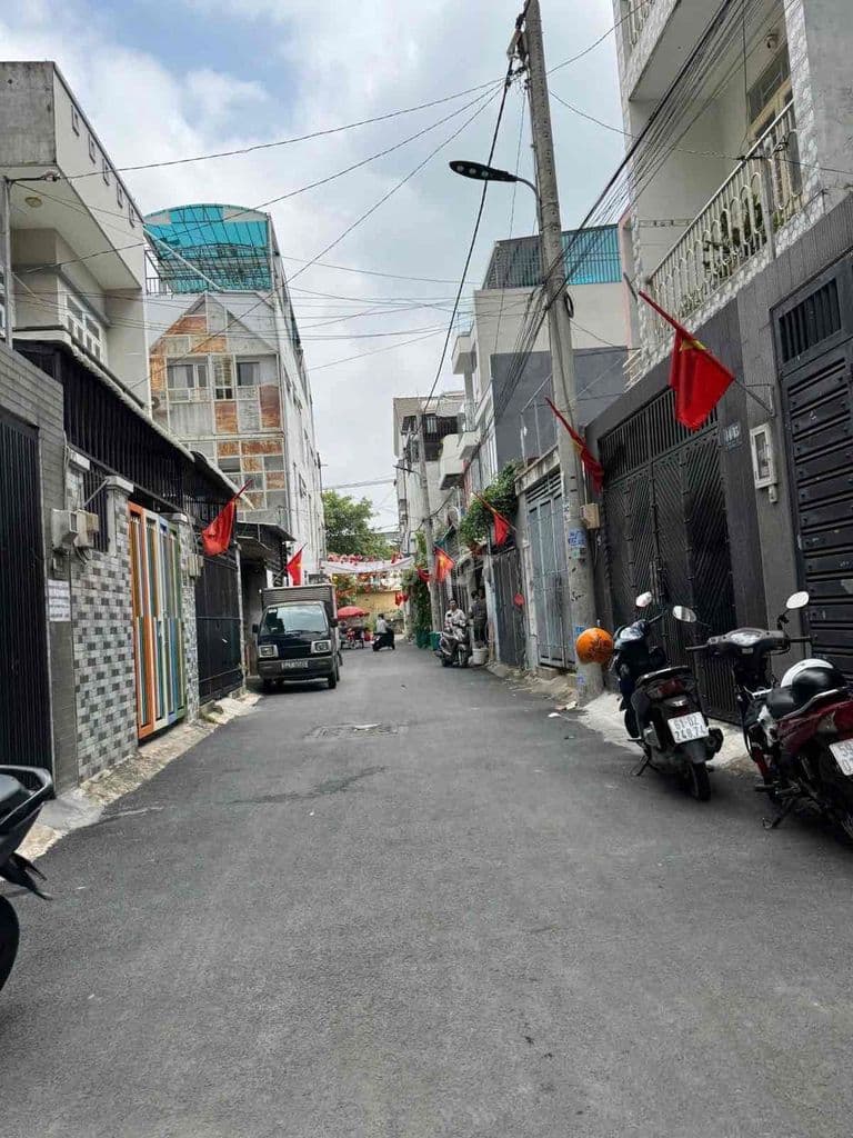 NHÀ 4 TẦNG LINH TRUNG- NỘI THẤT CAO CẤP- HXH- 7,45 TỶ