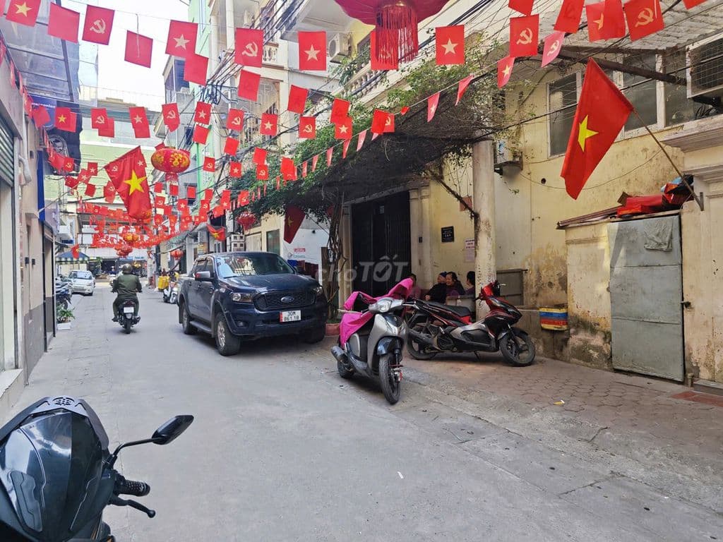 Bán nhà Phùng Khoang, Nam Từ Liêm 35m2, 4T, View Hồ, Gần Ga Tàu Điện