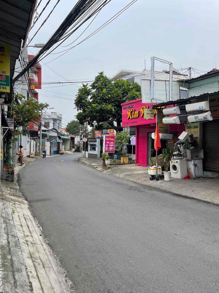 Nhà mặt tiền đường ngay Đình Phong Phú. 100m2. Ngang 12m. KD tốt - Ảnh 3