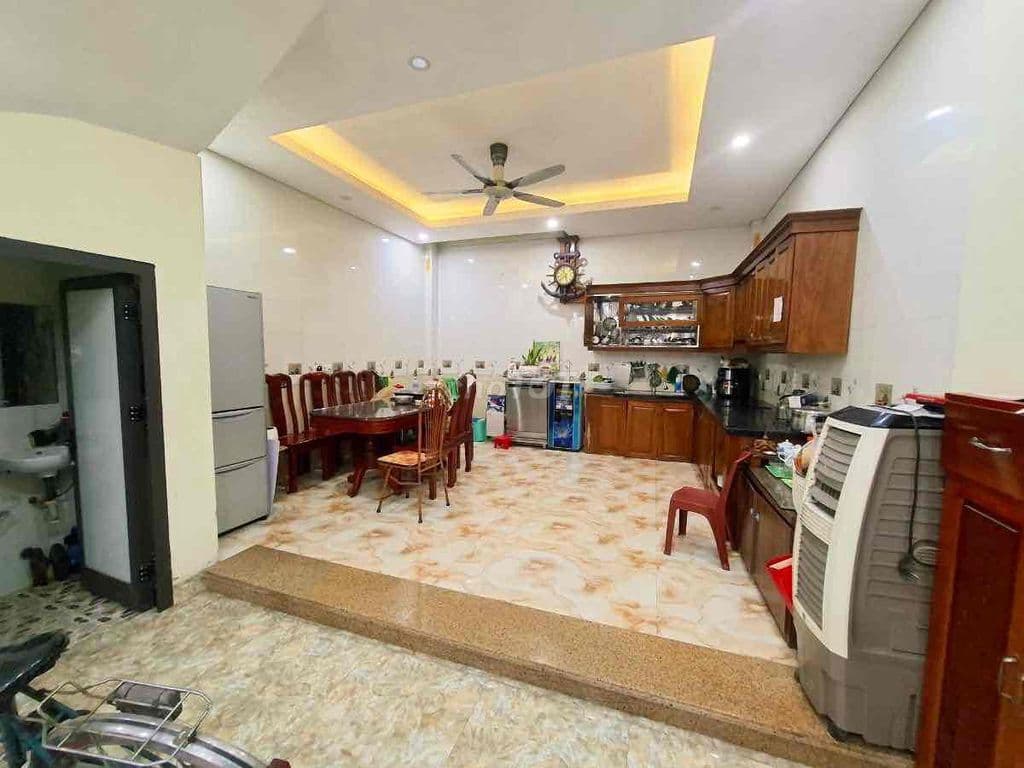 Gấp gấp Phố Chính Kinh, nhà đẹp ở luôn, oto đỗ cửa, KD,SPA, 33m*5 tầng