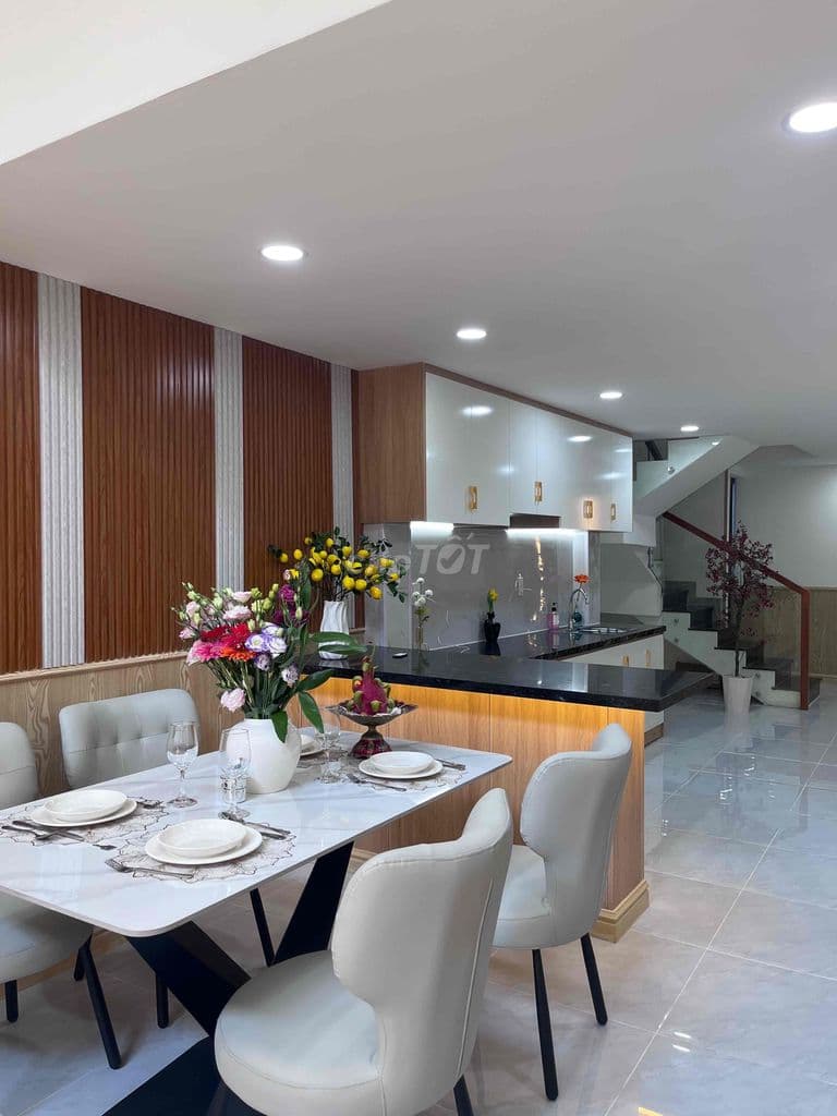 NGAY QUẬN 1 - VIEW LANDMARK 81 - 65M2 - 3 TẦNG 4PN - NHÀ MỚI - Ảnh 3