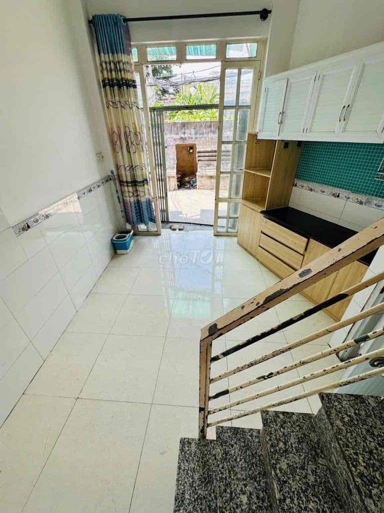 Nhà nhỏ 1 Trệt ,1 Lầu đúc ,căn góc mặt tiền hẻm ,xe hơi tới nhà - Ảnh 2