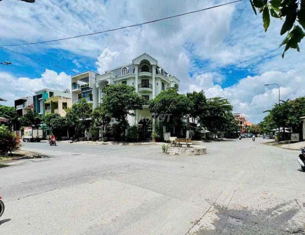 Bán biệt thự Góc 2 Mặt Tiền, khu kinh doanh sầm uất