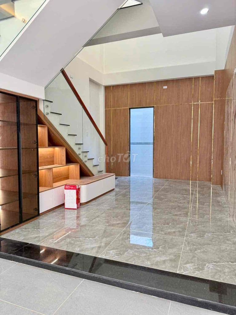 NHÀ 4 TẦNG - HẺM 488 LÃ XUÂN OAI CẠNH ĐH TÀI CHÍNH - Ảnh 3