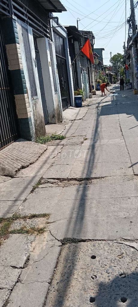 BÁN NHÀ HẺM XE HƠI DT: 4M x 20M