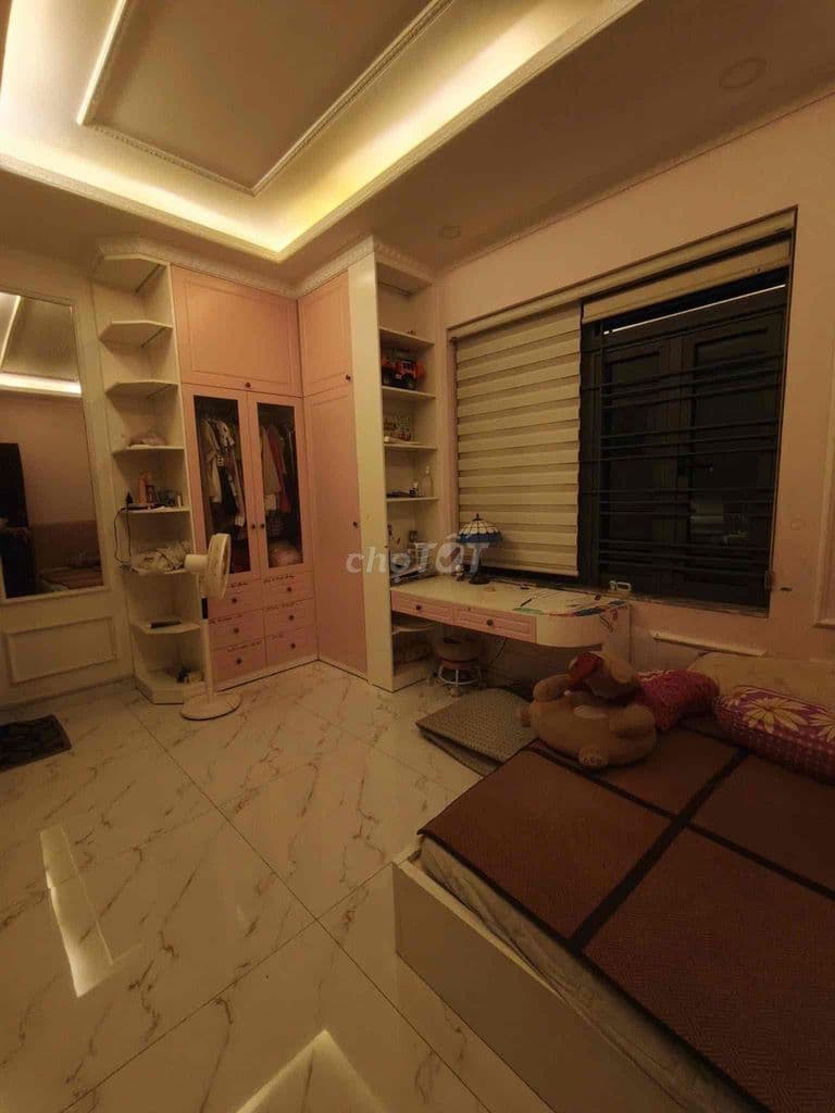 SIÊU PHẨM 5 TẦNG THANG MÁY NGAY LÊ VĂN CHÍ NGÃ TƯ THỦ ĐỨC