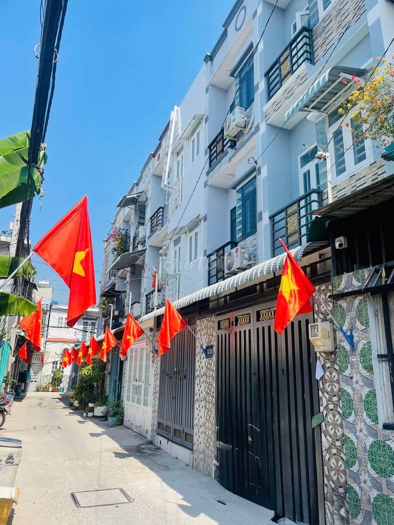 Cần bán nhà 2 lầu hẻm oto sau lưng chợ Hiệp Thành Q12 giá 1ty895 TL