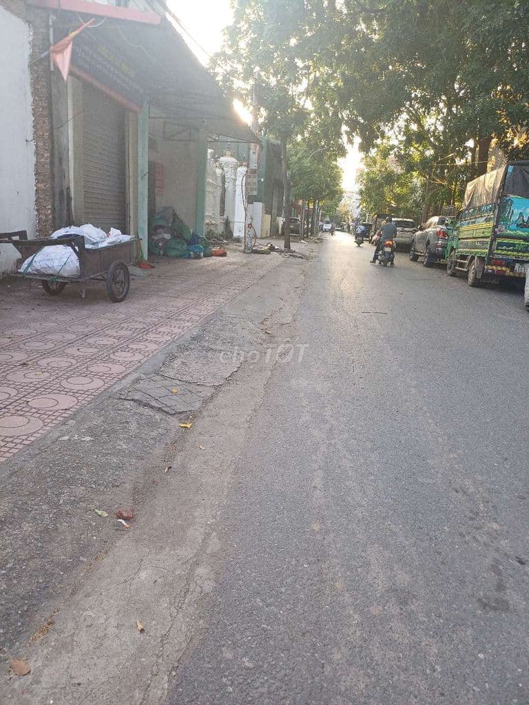 5,4 tỷ nhà ngõ ô tô tránh , có vỉa hè, Đức thượng - Hoài Đức