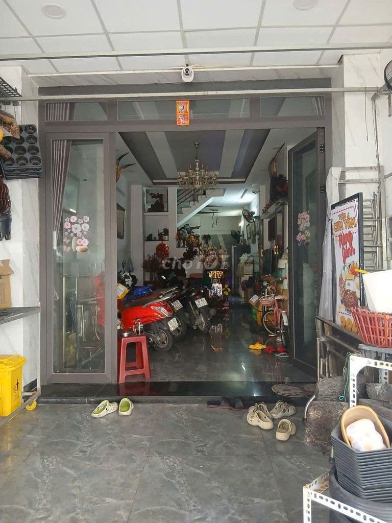 NHÀ BÁN MẶT TIỀN CƯ XÁ D,VỊ TRÍ ĐẸP DT(3.9X18)GIÁ 11.5 TỶ