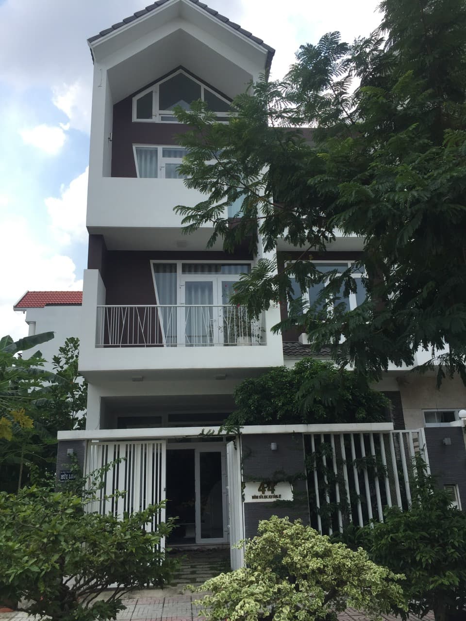 Bán nhà mặt phố Đ. 8, P. Tân Phong, Q. 7, Tp. Hồ Chí Minh