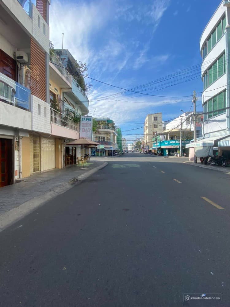 Chính chủ giảm sâu 700 triệu, nhà mặt tiền trung tâm TP. Long Xuyên - Ảnh 2